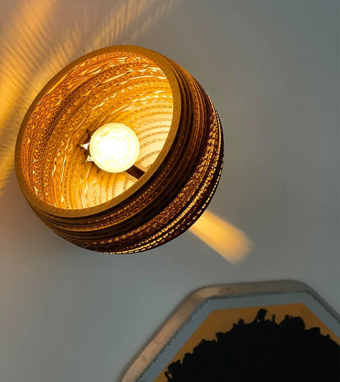 Applique en carton - POLARIS accroché sur un mur