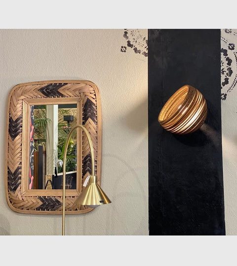 Applique en carton - POLARIS près d'un miroir