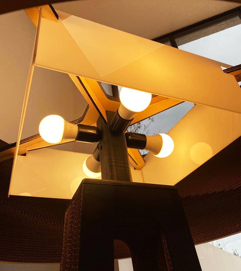 Les ampoules du lampadaire en carton - NAOS vue du dessous