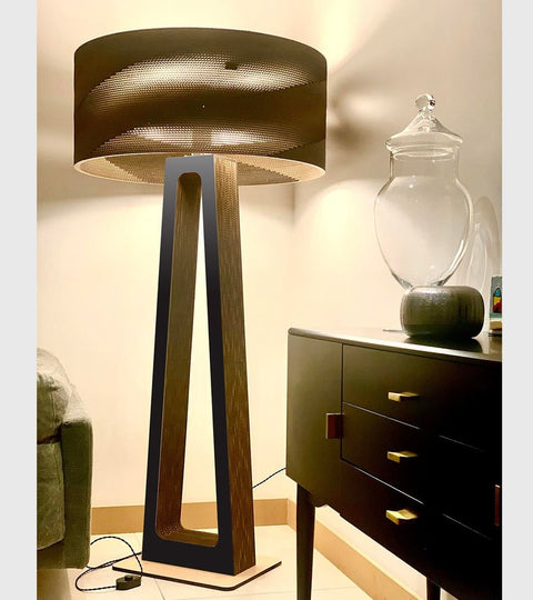 Lampadaire en carton - NAOS dans une chambre