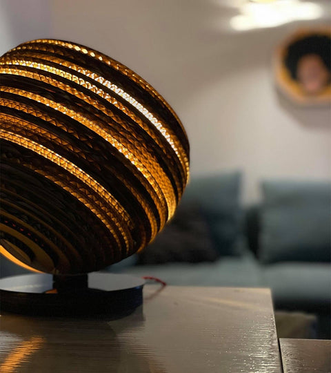 Lampe en carton - POLARIS dans un salon