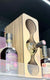 Porte-bouteilles en carton finition naturelle contenant des bouteilles de vin